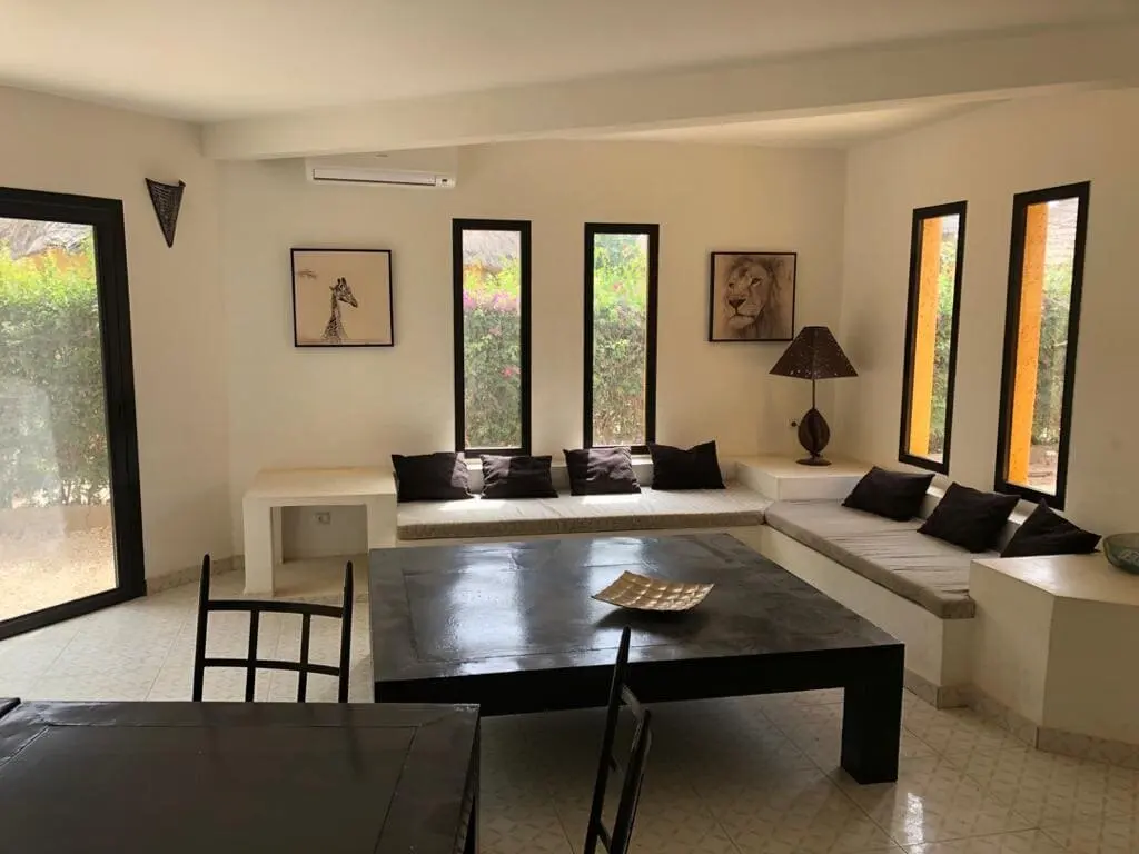 Villa de 352 m² à vendre à Saly - miniature 1