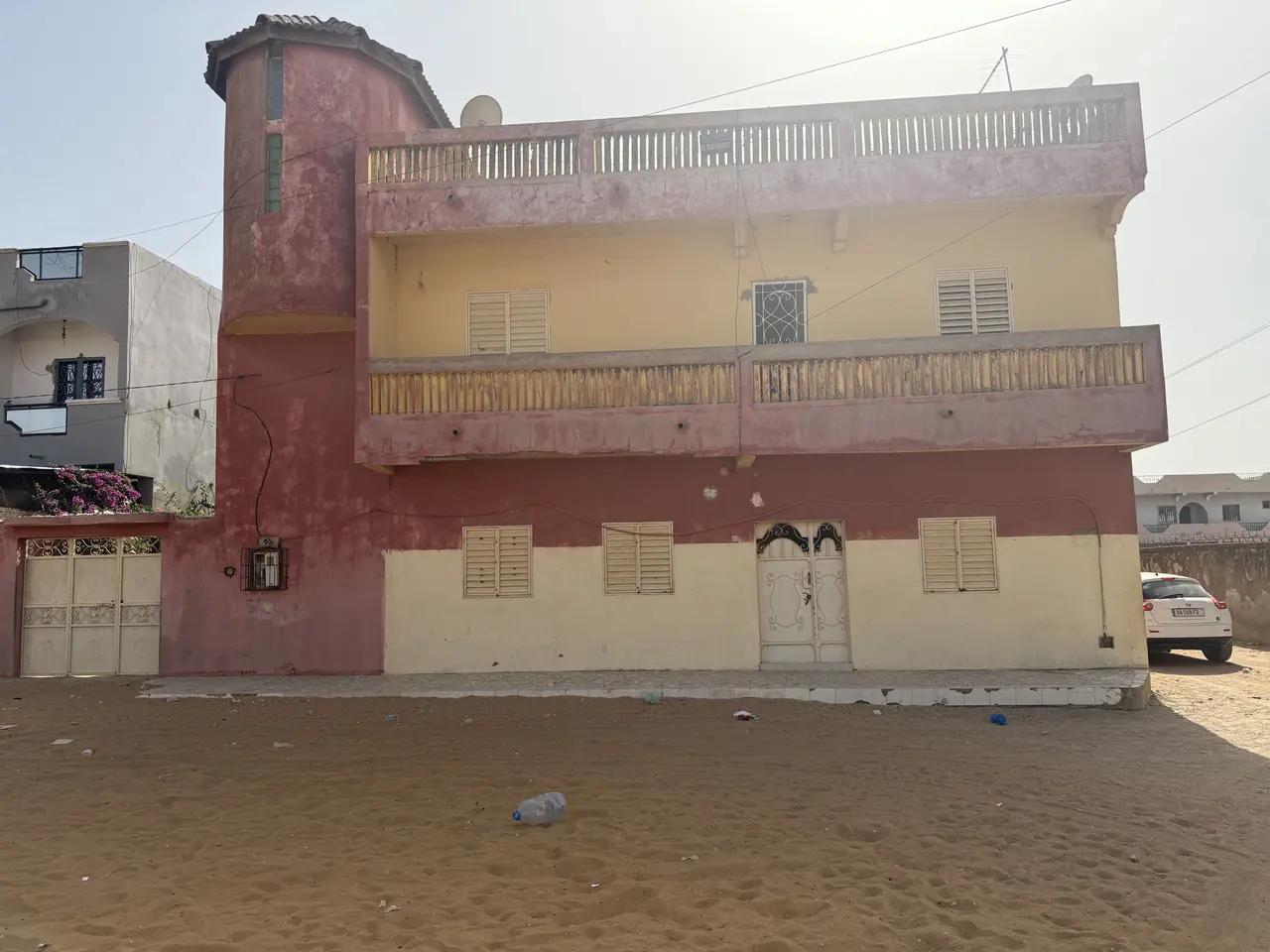 Villa 8 chambres à vendre à Grand Mbour - miniature 1