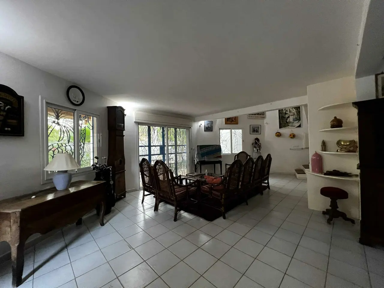 Villa de 300 m² avec piscine à vendre à Saly