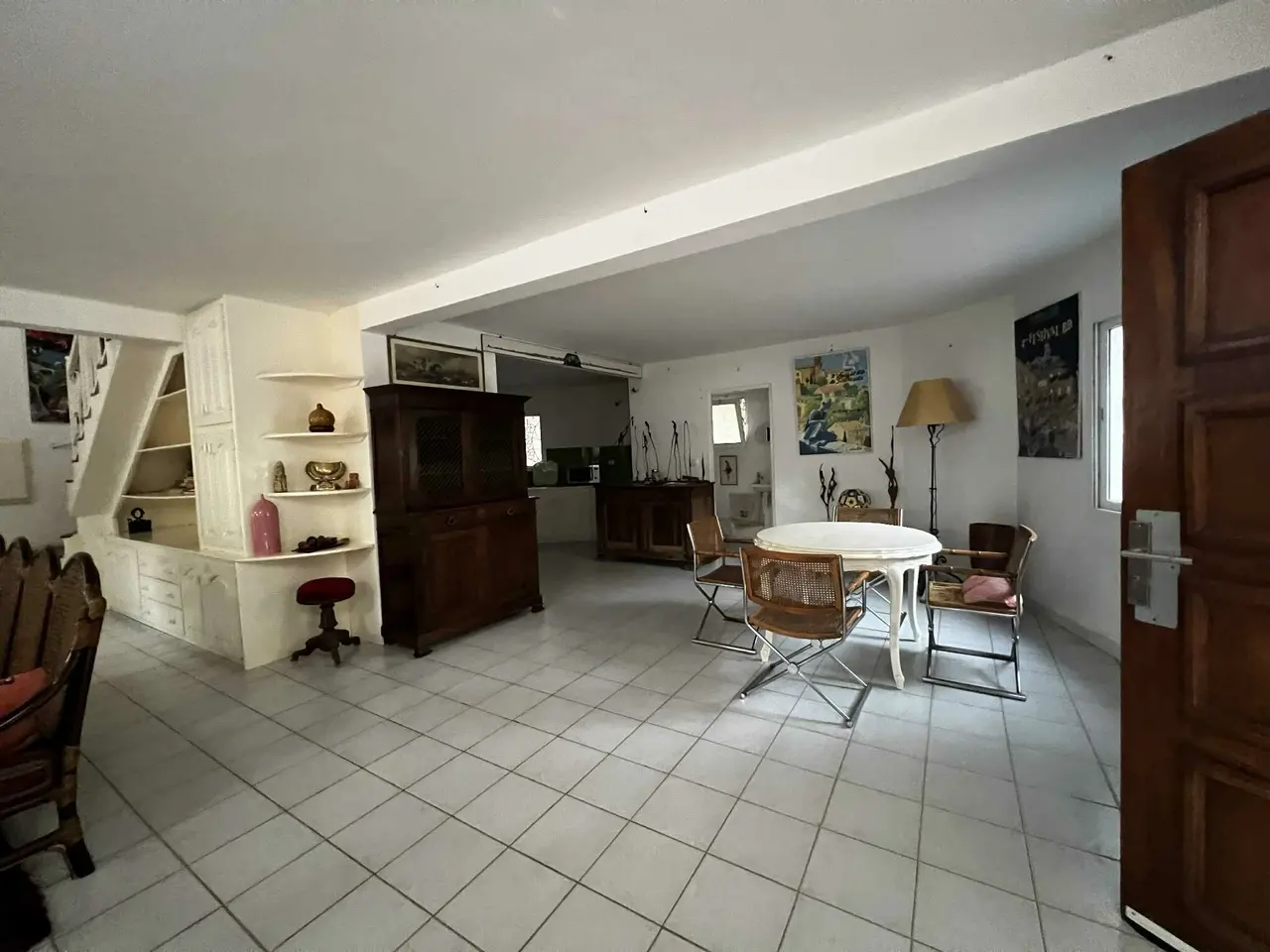Villa de 300 m² avec piscine à vendre à Saly - miniature 1